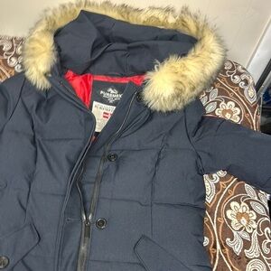 Navy Blue Insulated Puffer Coat with Fur Collar for Extreme Cold Weather